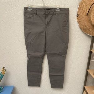 Old Navy Pixie Cut work pants. Size 12